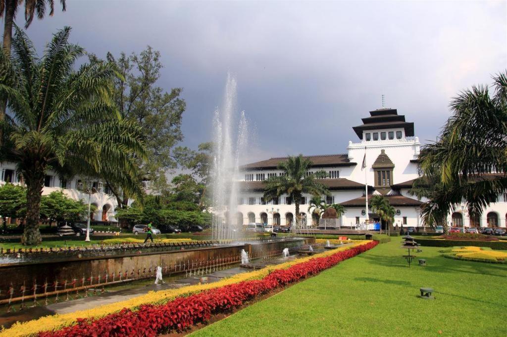 Kedaton Hotel Bandung Esterno foto