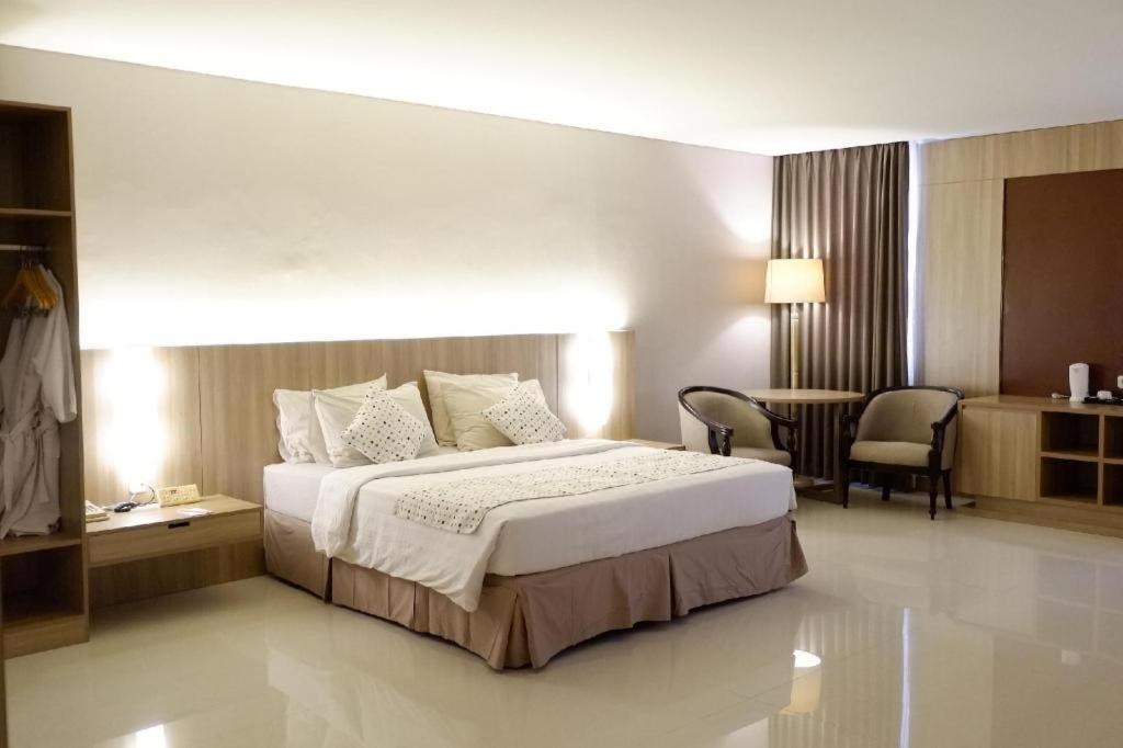 Kedaton Hotel Bandung Esterno foto