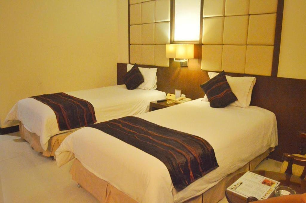 Kedaton Hotel Bandung Esterno foto