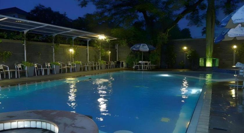 Kedaton Hotel Bandung Esterno foto