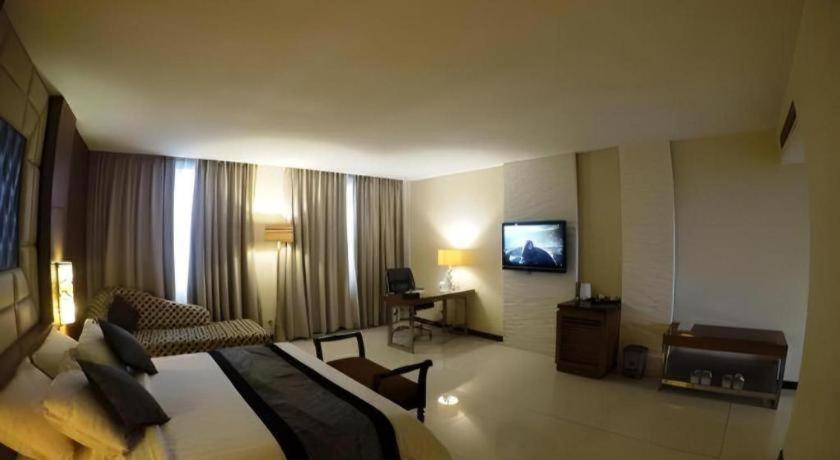 Kedaton Hotel Bandung Esterno foto