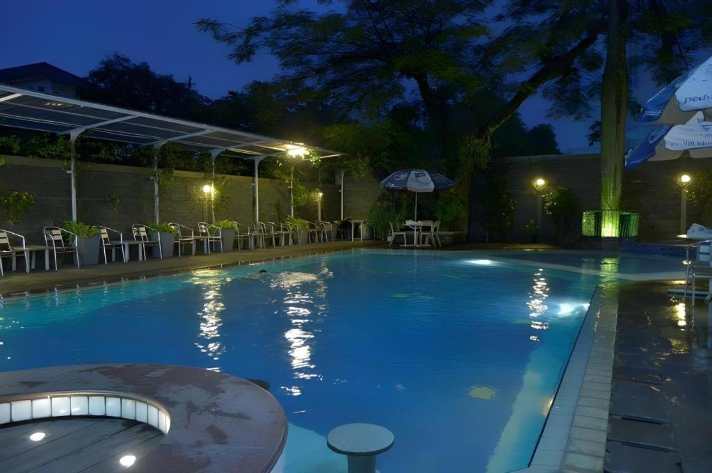 Kedaton Hotel Bandung Esterno foto
